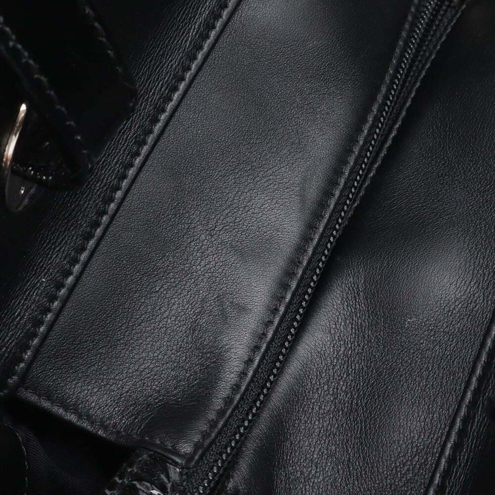 CHANEL Black Leather Shoulder Bag - Picture 6 of 9